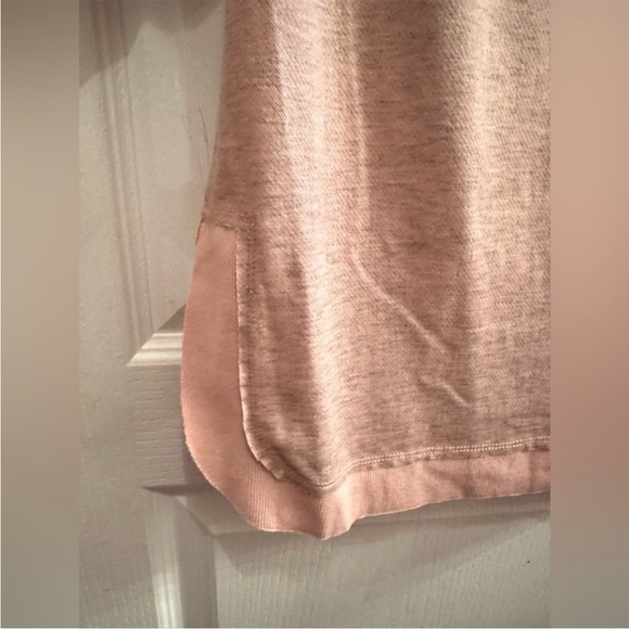 Doe & Rae NWOT Light Pink Hooded Top - Picture 3 of 3
